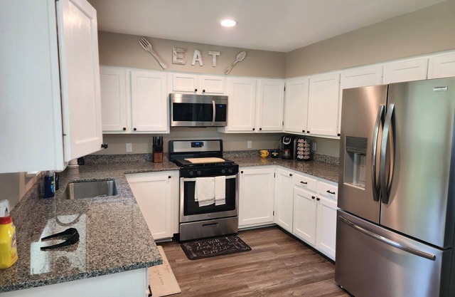 Charming 3-bedroom house in Romulus with a beautiful country setting