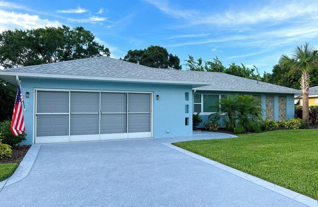 Charming 3-bedroom house in fabulous Sebring with WiFi, AC