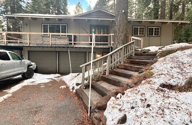 Charming 3-bedroom house w/ hot tub, in Truckee minimum stay 31 days