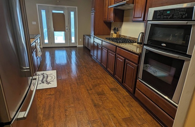Charming 3-bedroom house with AC & WiFi in beautiful Visalia near National Parks