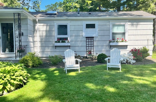 Charming 3-bedroom house with AC and WiFi in lovely Wayland