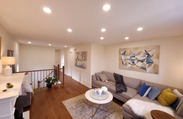 Charming 3-bedroom house with WiFi, AC in delightful Barrie