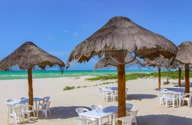 Charming 3-bedroom house with WiFi and AC in a safe and charming fishermans town