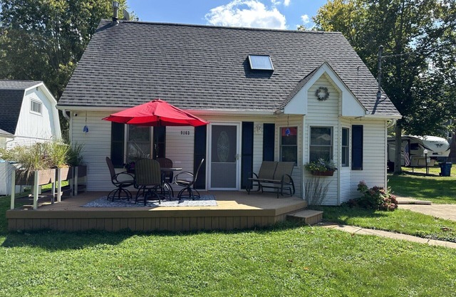 Charming 3-bedroom house with WiFi, A/C on Lakeside Rd in Angola, NY
