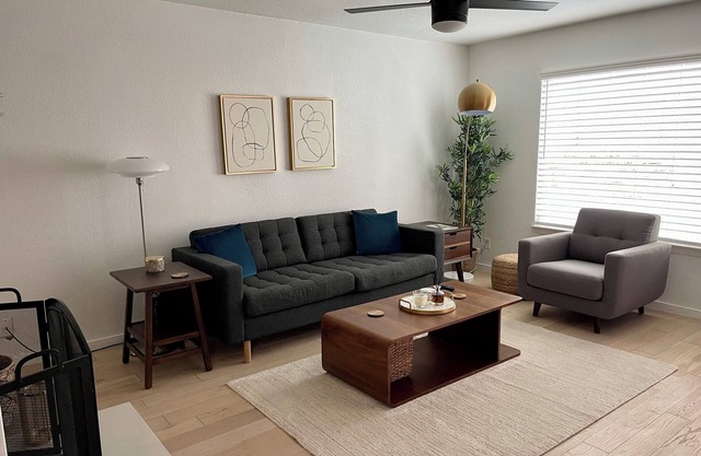 Charming 3-bedroom house in Austin with AC for mid-term rental