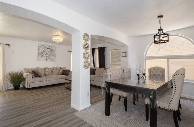 Charming 3-bedroom house with WiFi and AC in awesome Denver