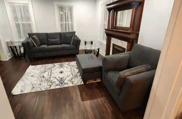 Charming 3-bedroom house with WiFi, AC in delightful Hudson