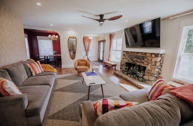 Charming 3-bedroom house in Julian with pond