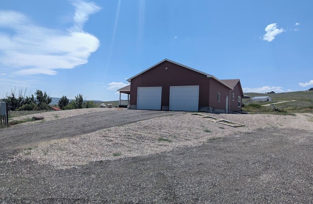 Charming 3-bedroom house with AC, WiFi in beautiful Lander