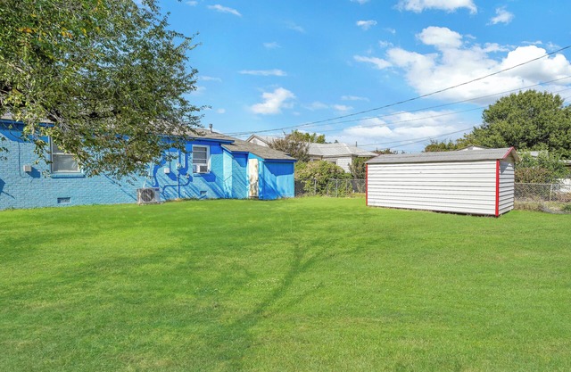 Charming 3-bedroom house in Lawton with WiFi and AC