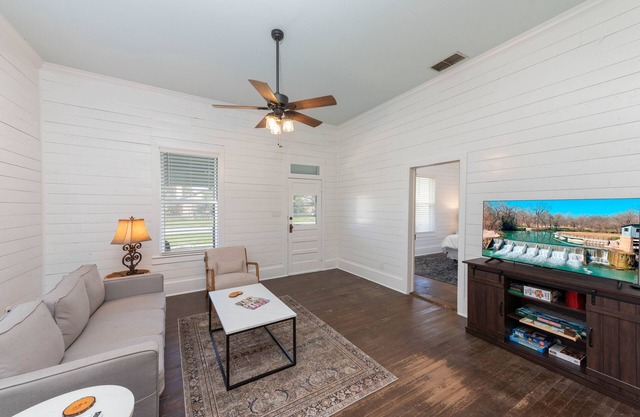 Charming 3-bedroom house with AC and WiFi in fabulous Luling