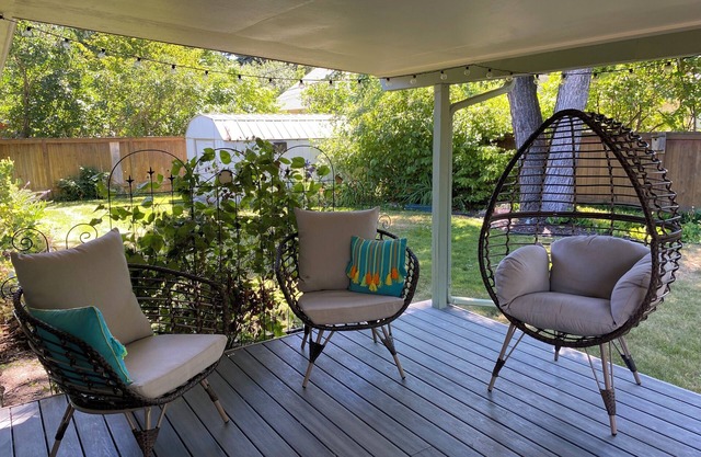 Charming 3-bedroom house in Moscow with AC, WiFi, beautiful back yard with deck