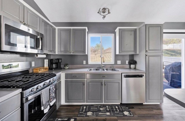 Charming 3-bedroom house with 4 beds