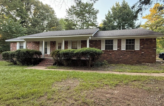 Charming 3-bedroom house 6 miles from downtown Oxford.