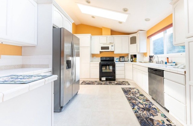 Charming 3-bedroom house close to lakes and golf course