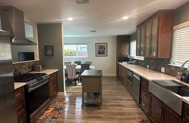 Charming 3-bedroom house with WiFi and AC in amazing Davis