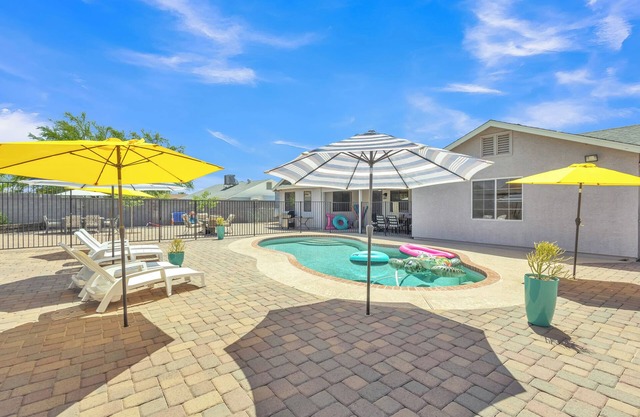 Charming 3-Bedroom house with Game Room, Pool, WiFi in pleasant Mesa