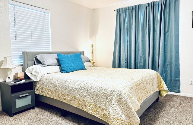Charming 3-bedroom house with WiFi and AC in tranquil Pima Peach Cottage.