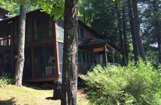 Charming 3-bedroom lakefront cottage in welcoming Star Lake with great viewsn