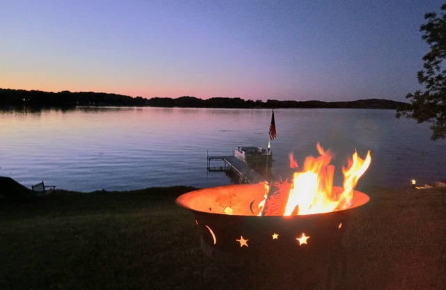 Charming 3 bedroom Lake Home on 1 acre is perfect for your family getaway!!