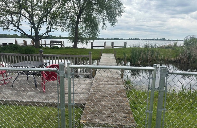 Charming 3 Bedroom Lakeside Hideaway in Omro, WI