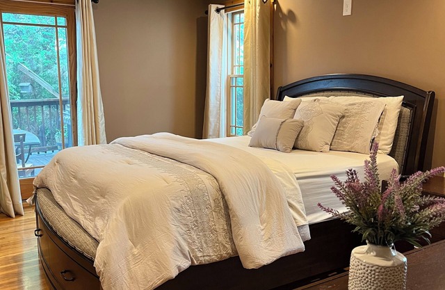 Charming 3-bedroom house in Buffalo with AC and WiFi