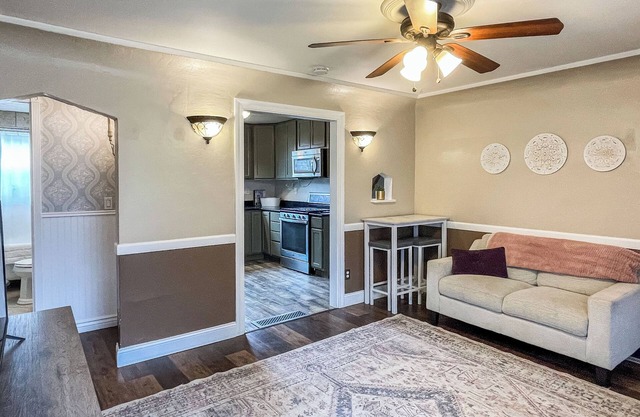 Charming 3 bedroom Midtown Cottage
