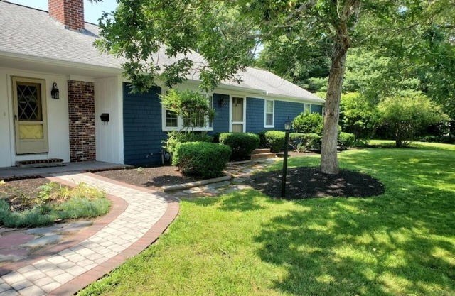 Charming 3-bedroom Pool-house with AC and Wi-Fi in Centerville.