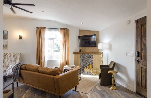 Charming 3-bedroom pool home in Old Town La Quinta