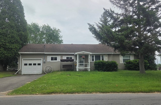 Charming 3-bedroom ranch style in quiet school zone, with WiFi