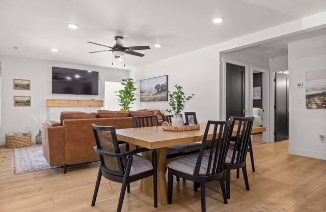 Charming 3 Bedroom Retreat: Perfect for Families, Travelers and Professionals