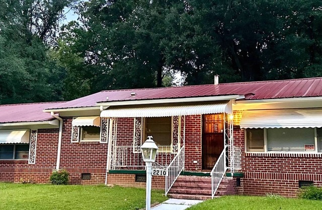 Charming 3-bedroom, spacious home conveniently located near Tuskegee University