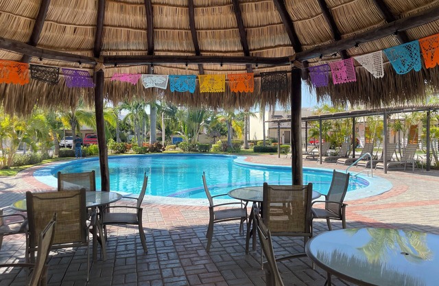 Charming 3-bedroom townhome with AC, WiFi in Bahía Azul