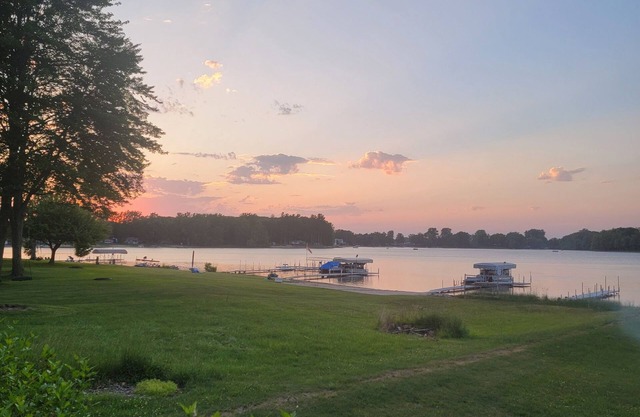 Charming 3-bedroom Tiny slice of Paradise on Cowden Lake