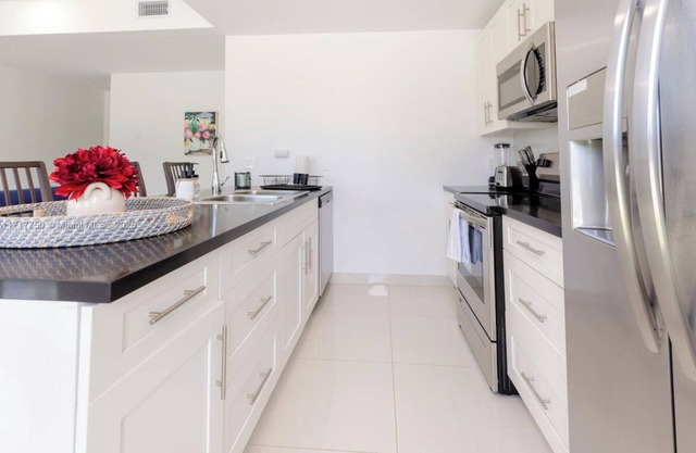 Charming 3-bedroom townhome between Miami and The Keys!