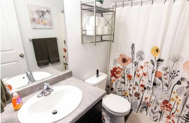 Charming 3-bedroom townhome in Herriman with WiFi and AC