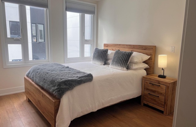Charming 3-bedroom townhome with WiFi, AC in Orillia