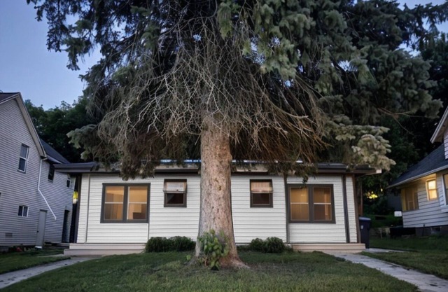 Charming 3-bedroom townhome with fitness room and AC in lovely Mankato