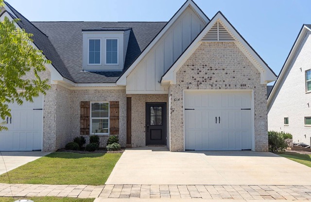 Charming 3-bedroom Townhome Kid-Friendly, Auburn