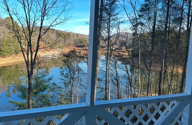 Charming 2-bedroom cottage in Blairsville with WiFi and AC
