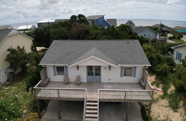 Charming 3-bedroom house in Emerald Isle 1 block from ocean