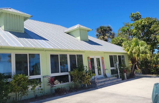Charming 3-bedroom house with AC, WiFi in brilliant Fort Pierce