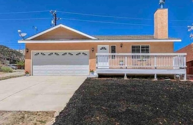 Charming 3-bedroom house with AC and WiFi in welcoming Frazier Park