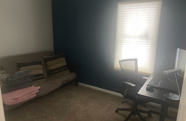 Charming 3-bedroom house with WiFi and AC in Grand Rapids