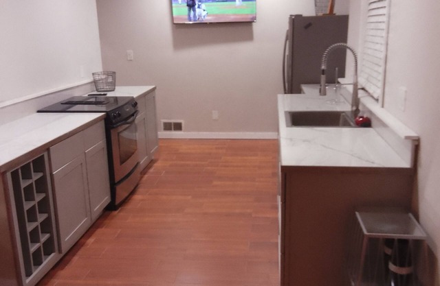 Charming 3-bedroom house in Kansas City with WiFi and AC Close to Arrowhead