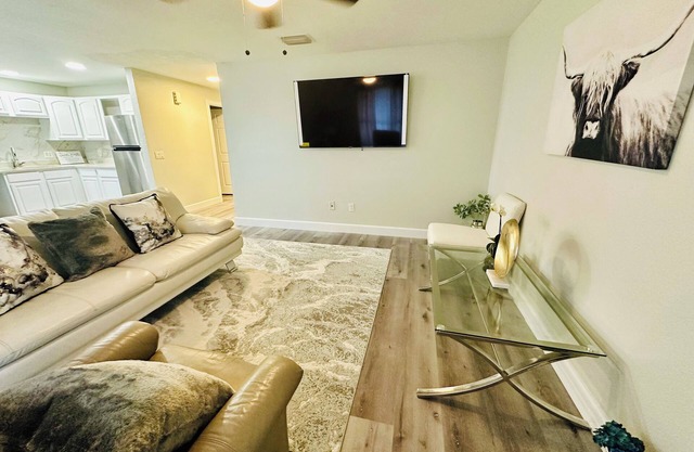 Charming 3-bedroom- 2 bathroom house, convenient location.