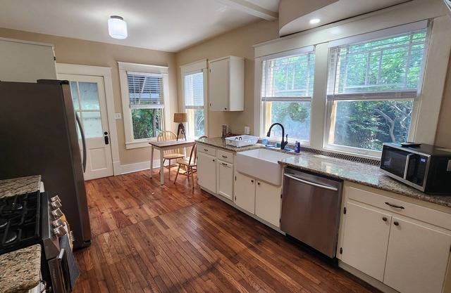 Charming 3-bedroom house in wonderful Little Rock with WiFi, AC