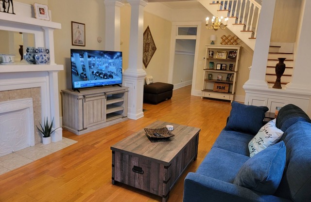 Charming 3-bedroom, 2 bath house in the delightful Uptown New Orleans