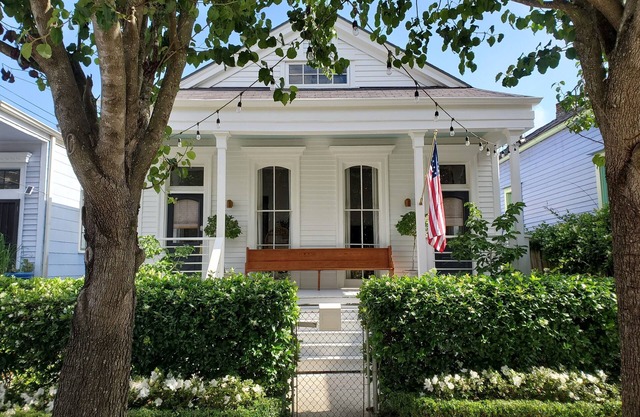 Charming 3-bedroom house in sought-after Bayou St. John neighborhood, pool