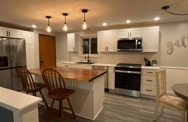 Charming 3-bedroom house in delightful Orchard Park with WiFi, AC